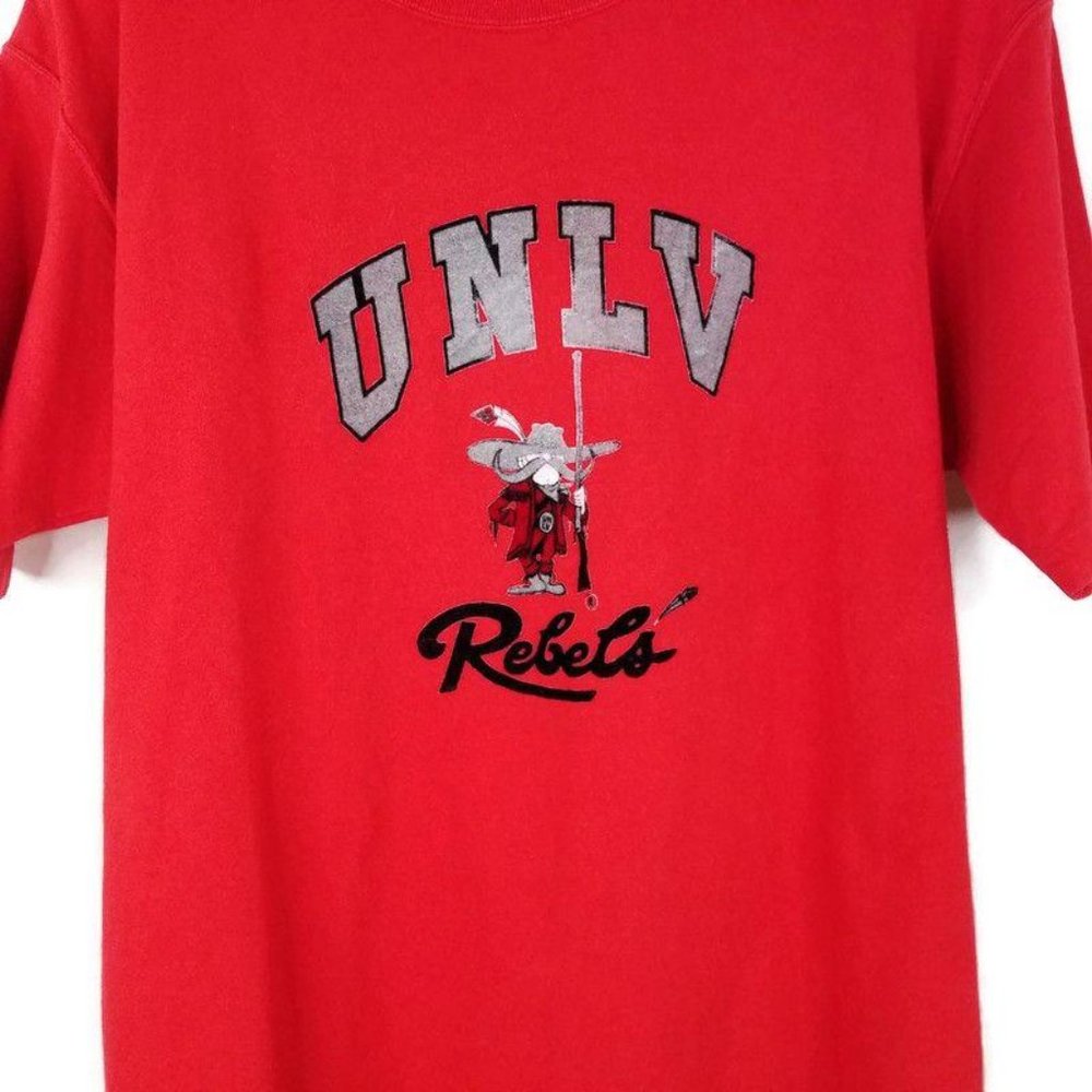UNLV Runnin Rebels Velvet Graphic TShirt Mens L